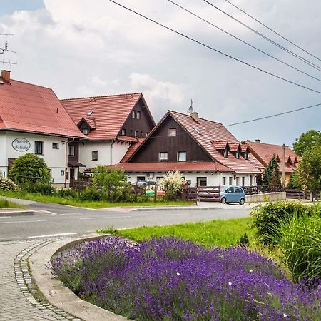 Hotel U Lip Trojanovice Frenštát pod Radhoštěm المظهر الخارجي الصورة
